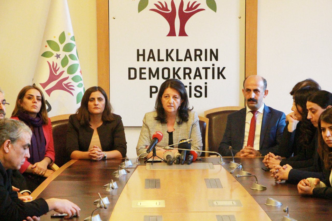 HDP: &#8220;AKP şunu bilmelidir ki bu partide görev alan herkes korkuyu yıkan insanlardır&#8221;
