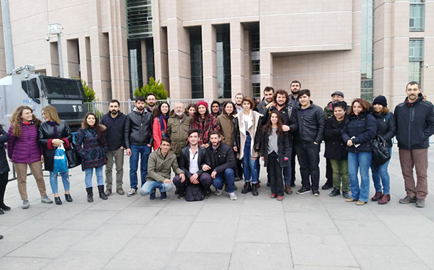 İstanbul’da ev baskınları ile gözaltına alınan iki Halkevci serbest