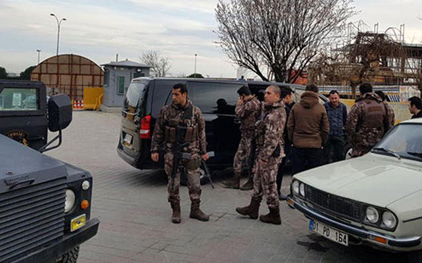 İstanbul Küçükçekmece&#8217;de Uber aracına silahlı saldırı