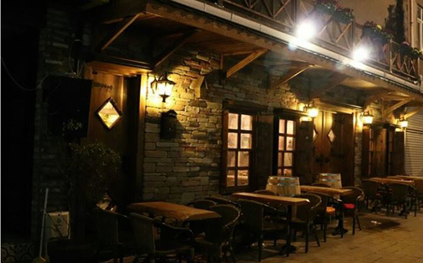 Kartal&#8217;da bir barda 8 Mart gecesi eğlenmeye giden kadınlara saldırı