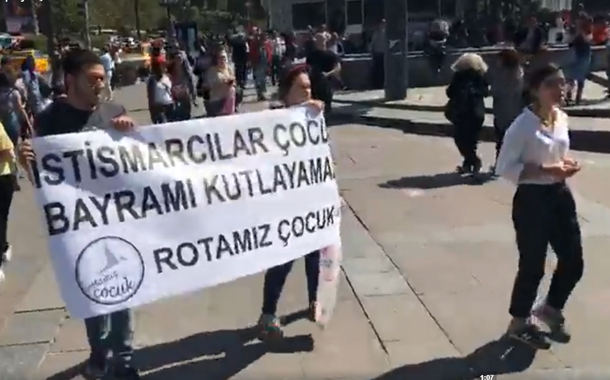 Üniversiteliler 23 Nisan’da, Güvenpark’ta “İstismarcılar çocuk bayramı kutlayamaz” dedi