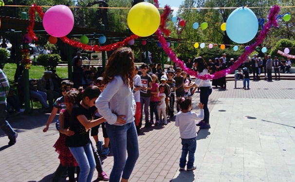 23 Nisan’da parklar çocuk kahkahalarıyla doldu: &#8220;Çocuk neşesi ile dolu bir ülke kuracağız&#8221;
