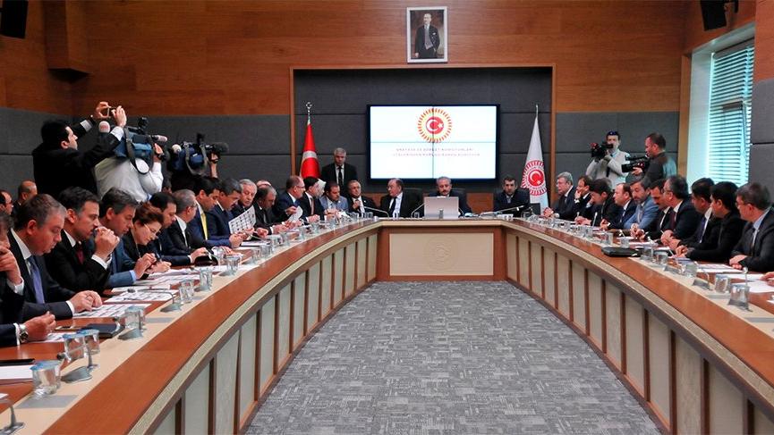 Uyum Yasaları Anayasa Komisyonu&#8217;nda kabul edildi: 100 bin imza için 5 gün iddiası