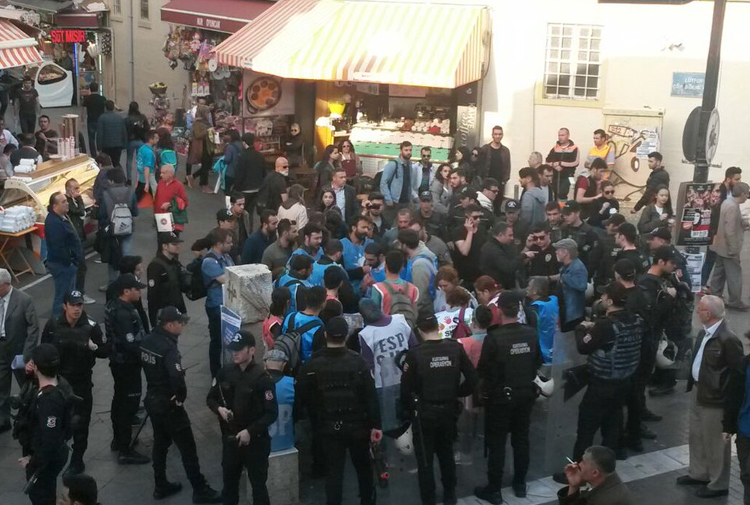 Savcı serbest bırakılan 12 sosyalistin tutuklanmasını istedi, mahkeme reddetti