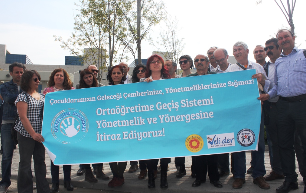 Eğitim Sen&#8217;den eğitimdeki &#8216;kaos çemberi&#8217;ne dava