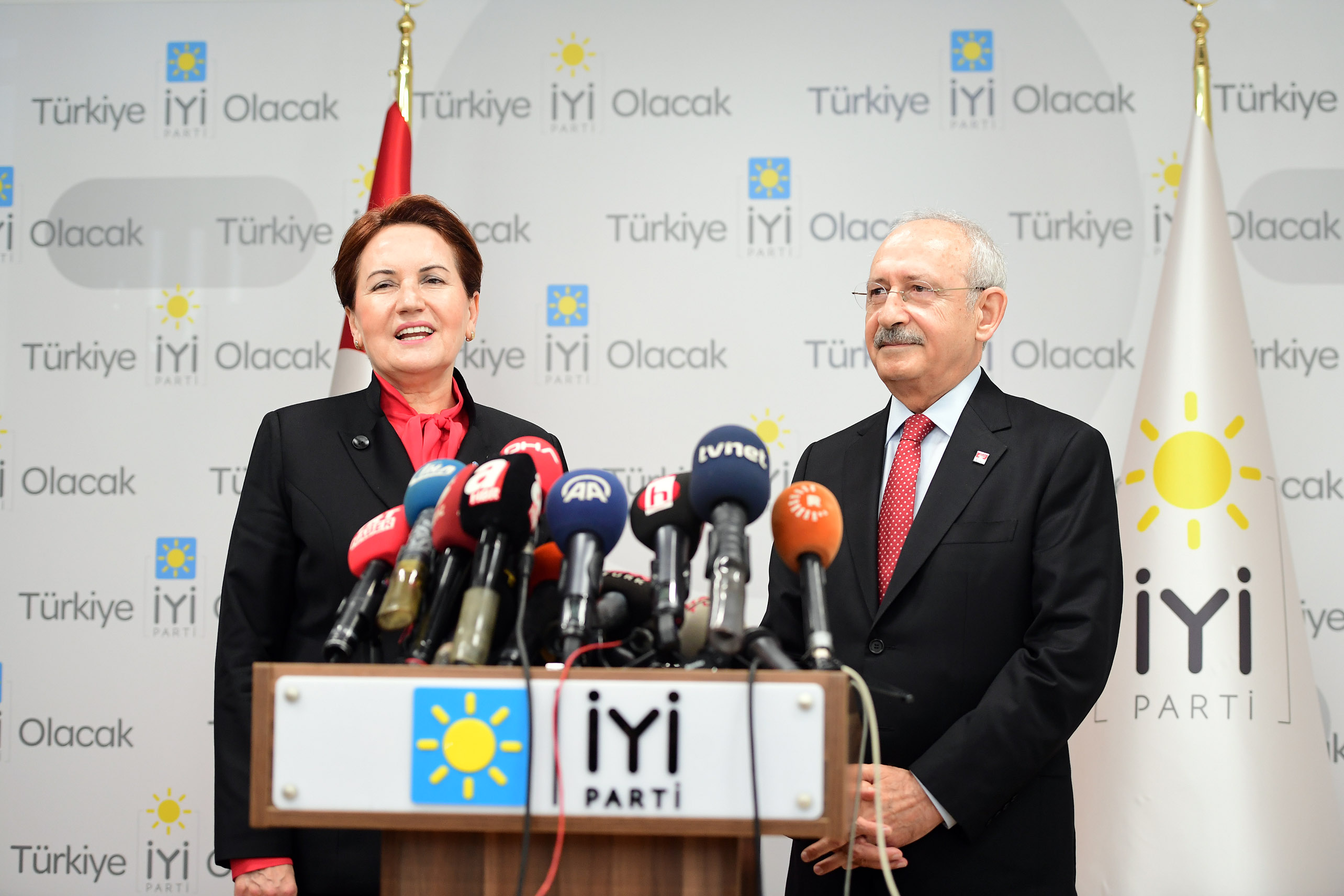 Akşener ve Kılıçdaroğlu: Kazanınca &#8216;sandık&#8217; kaybedince &#8216;hile&#8217; denemez, kifayetsiz yönetimin faturası millete kesilemez!