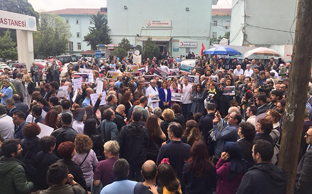 Şişli Etfal Hastanesi&#8217;nin bölünerek taşınmasına karşı eylem: &#8220;Bir dakika hayat kurtarır&#8221;