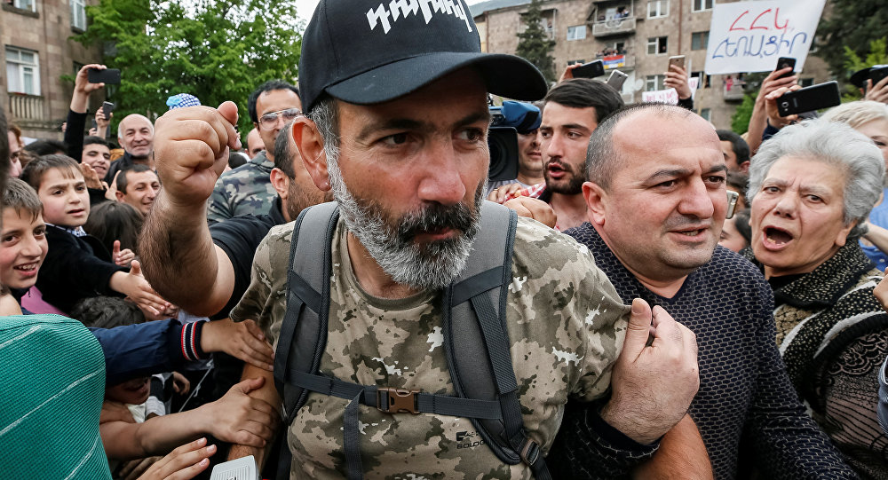 Ermenistan&#8217;da muhalif lider Paşinyan başbakan seçildi