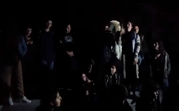 İstanbul Üniversitesi öğrencileri eylemlerini gece nöbetine taşıdı