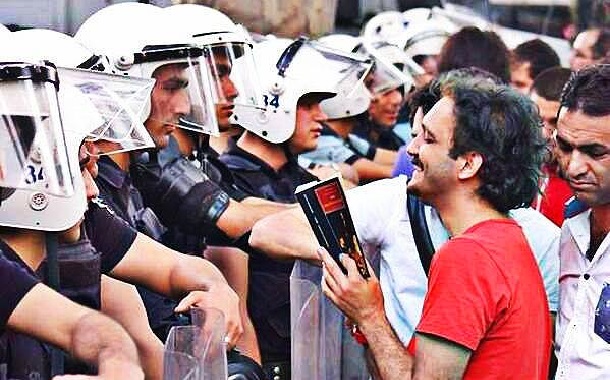“Bir ibne ile imtihan edilmek nasıl bir duygu?” diyerek açtığı davayı kazandı, Gökçek tazminat ödeyecek