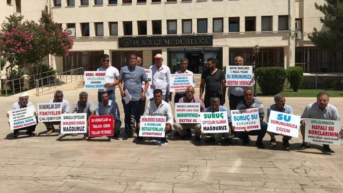 Suruçlu çiftçiler DSİ önünde eylemde: &#8220;Tarlalara hayali borç çıkarttılar&#8221;