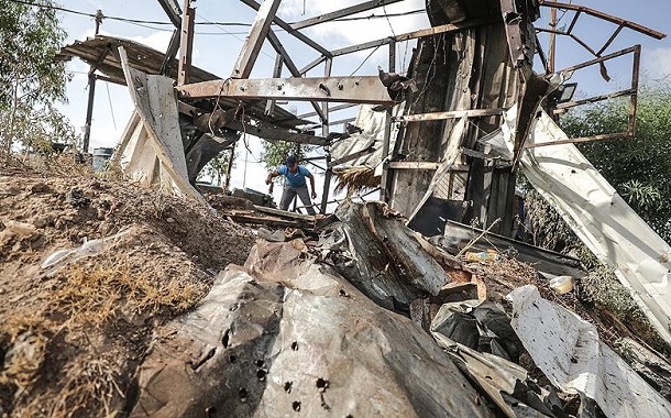 İsrail, Gazze&#8217;de Hamas&#8217;ı vurdu: İki Filistinli hayatını kaybetti
