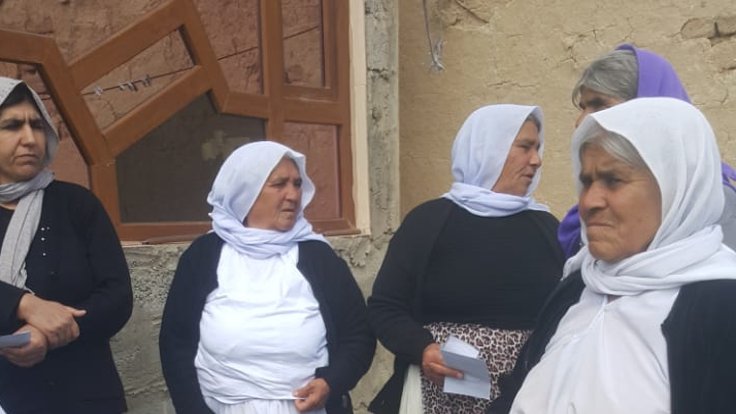 Şengal Katliamı’nın tanıkları anlatıyor 1: Ezidi kadınlar saçlarını kesiyor – Ruken Hatun Turhallı (Gazete Duvar)