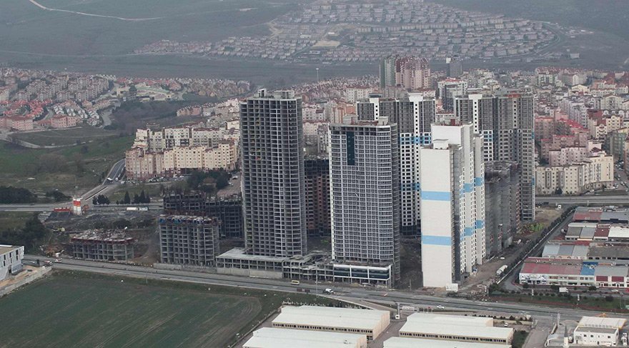 &#8220;Müteahhitler şantiyelerini kapıyor, inşaatlar hayalet beton bölgelerine dönüşüyor&#8221;