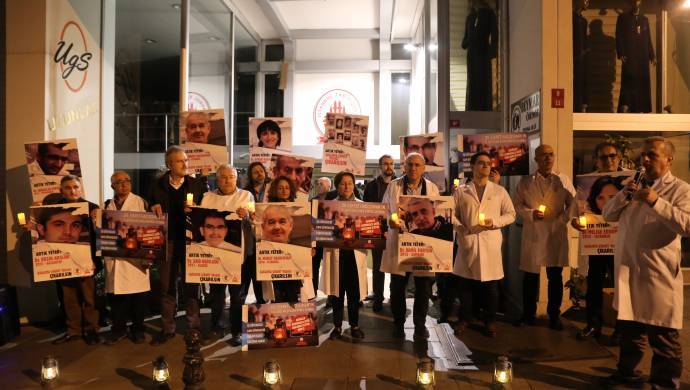 İstanbul’da hekimler sağlıkta şiddet yasa tasarısına karşı eylemdeydi: Var olan yasadan farkı yok