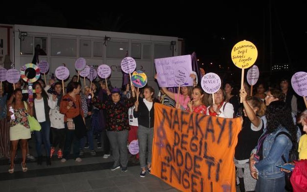 Kadınlar Bodrum&#8217;dan seslendi: &#8220;Nafakayı değil şiddeti engelle&#8221;