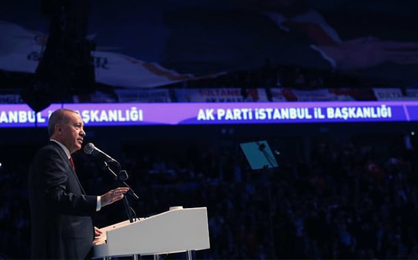 Tayyip Erdoğan, AKP’nin İstanbul Büyükşehir ve ilçe belediye adaylarını açıkladı