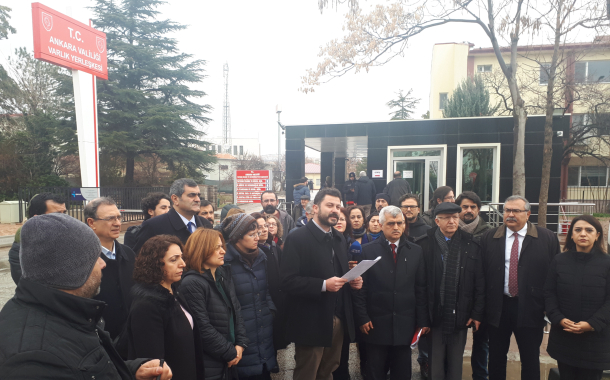 KHK&#8217;li akademisyenler pasaport tahditlerinin kaldırılması için başvuru yaptı