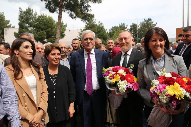 HDP: &#8220;Kızgın demiri soğutmak tecridi bitirmekten geçer&#8221;