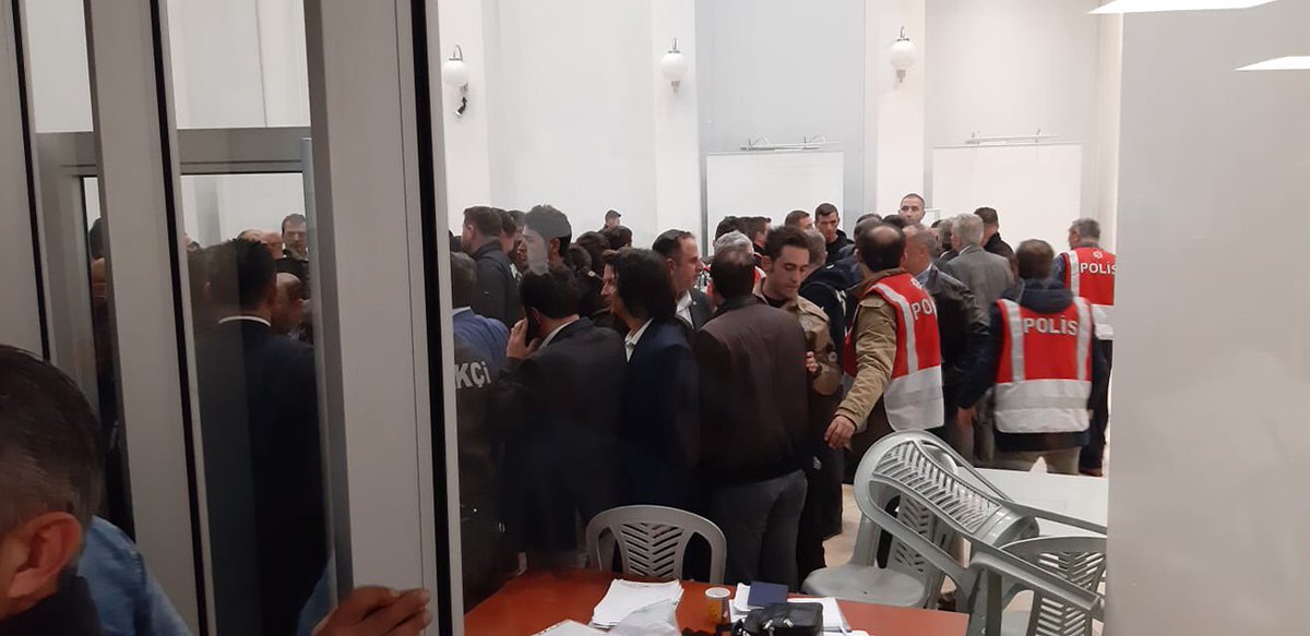 Maltepe&#8217;de sayım hızlandı, MHP ve AKP&#8217;liler saldırdı: Sayım ertelendi