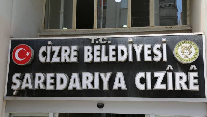 Cizre’de kayyum hızını alamayıp meydan ve yolları da devretmiş!