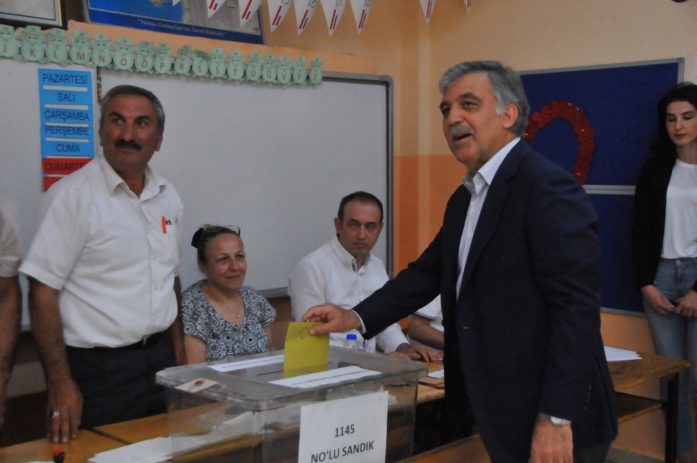 Abdullah Gül oyunu böyle kullandı: &#8220;İnşallah her şey güzel olur&#8221;