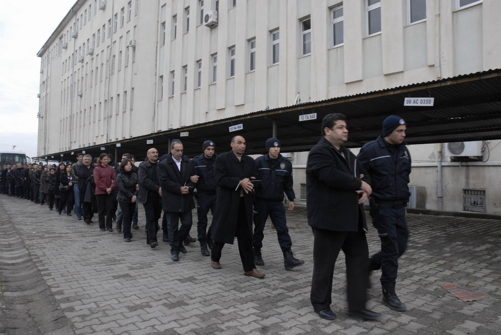 Yargıtay KCK davasında yargılanan birçok siyasetçi ile üç vekilin cezasını onadı