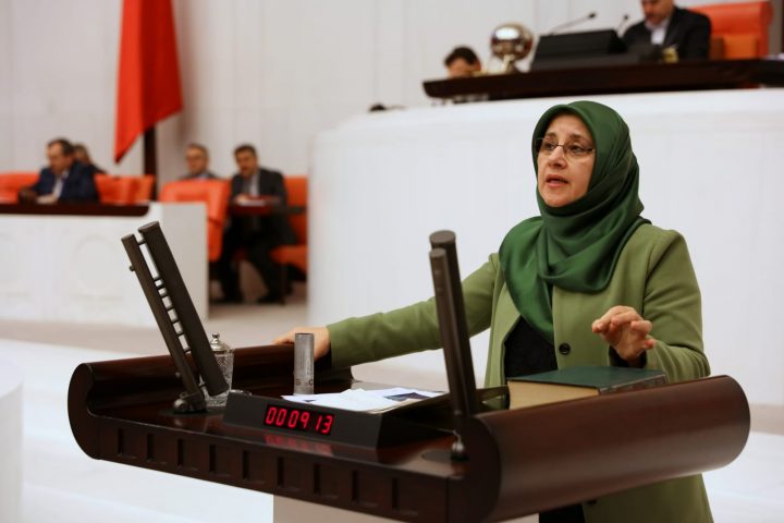 HDP&#8217;li Hüda Kaya, Samatya&#8217;da Ermeni kadına yapılan saldırıyı Meclis gündemine taşıdı