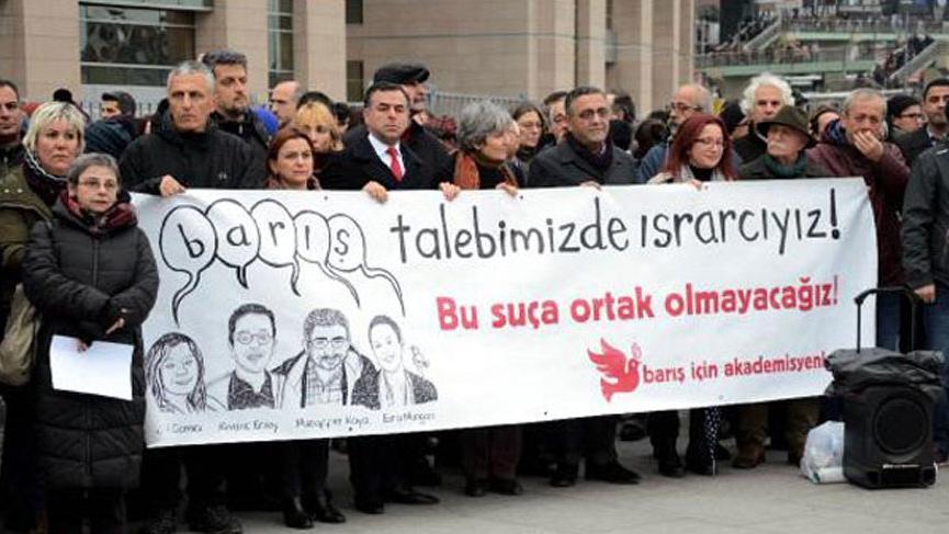 Dört üniversitenin &#8220;akademisyenleri&#8221; Barış Bildirisi kararı nedeniyle AYM&#8217;yi hedef aldı