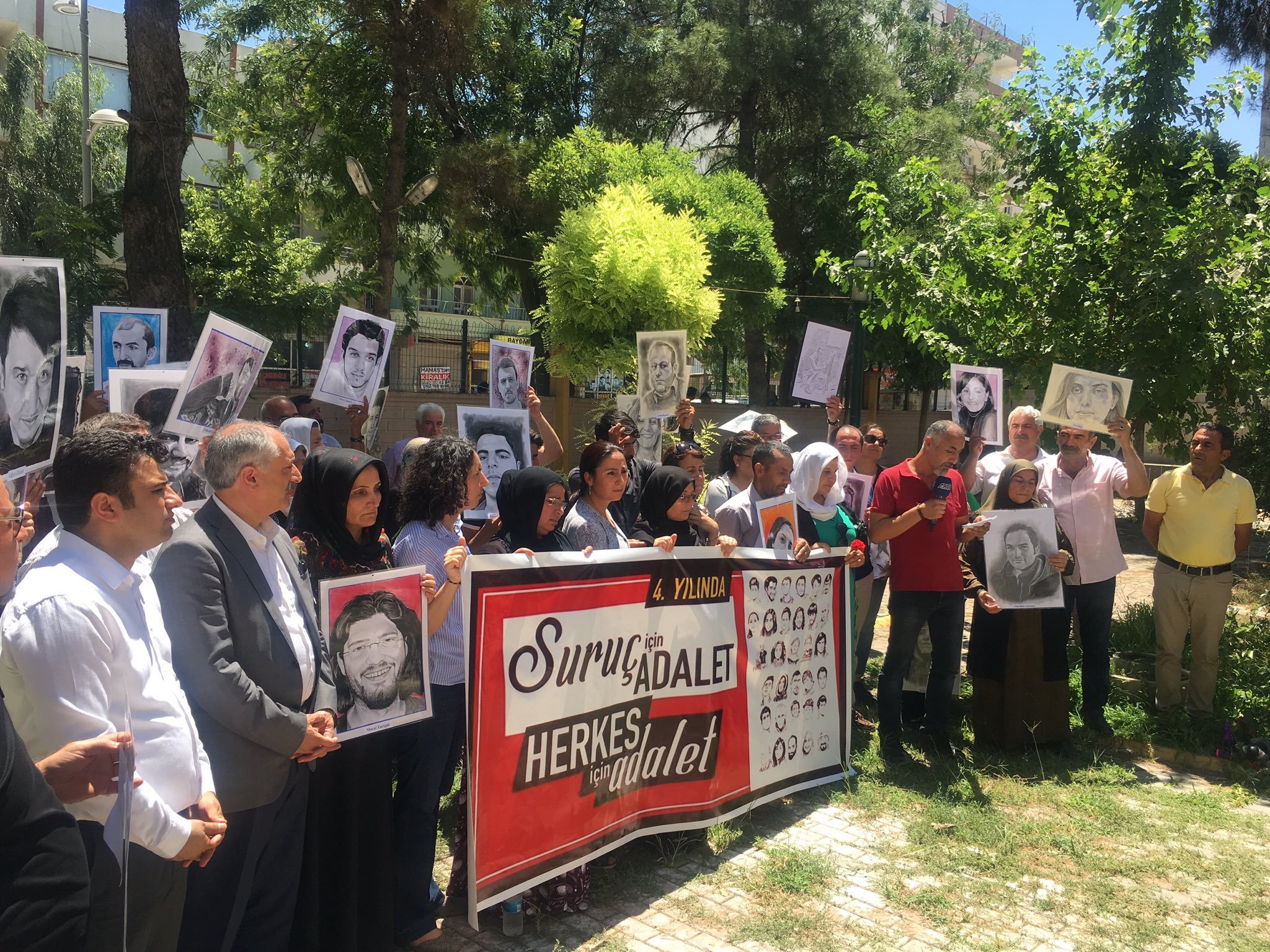 Suruç&#8217;ta katledilen 33 düş yolcusu için ülkenin dört bir yanında anma etkinlikleri düzenlendi