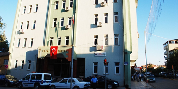 AKP&#8217;li belediye, milletvekillerinin 42 bin liralık şıra masrafını karşılamış!