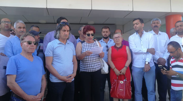 CHP&#8217;li meclis üyeleri Aliağa Belediye Başkanı&#8217;nı protesto etti, meclis toplantısı ertelendi