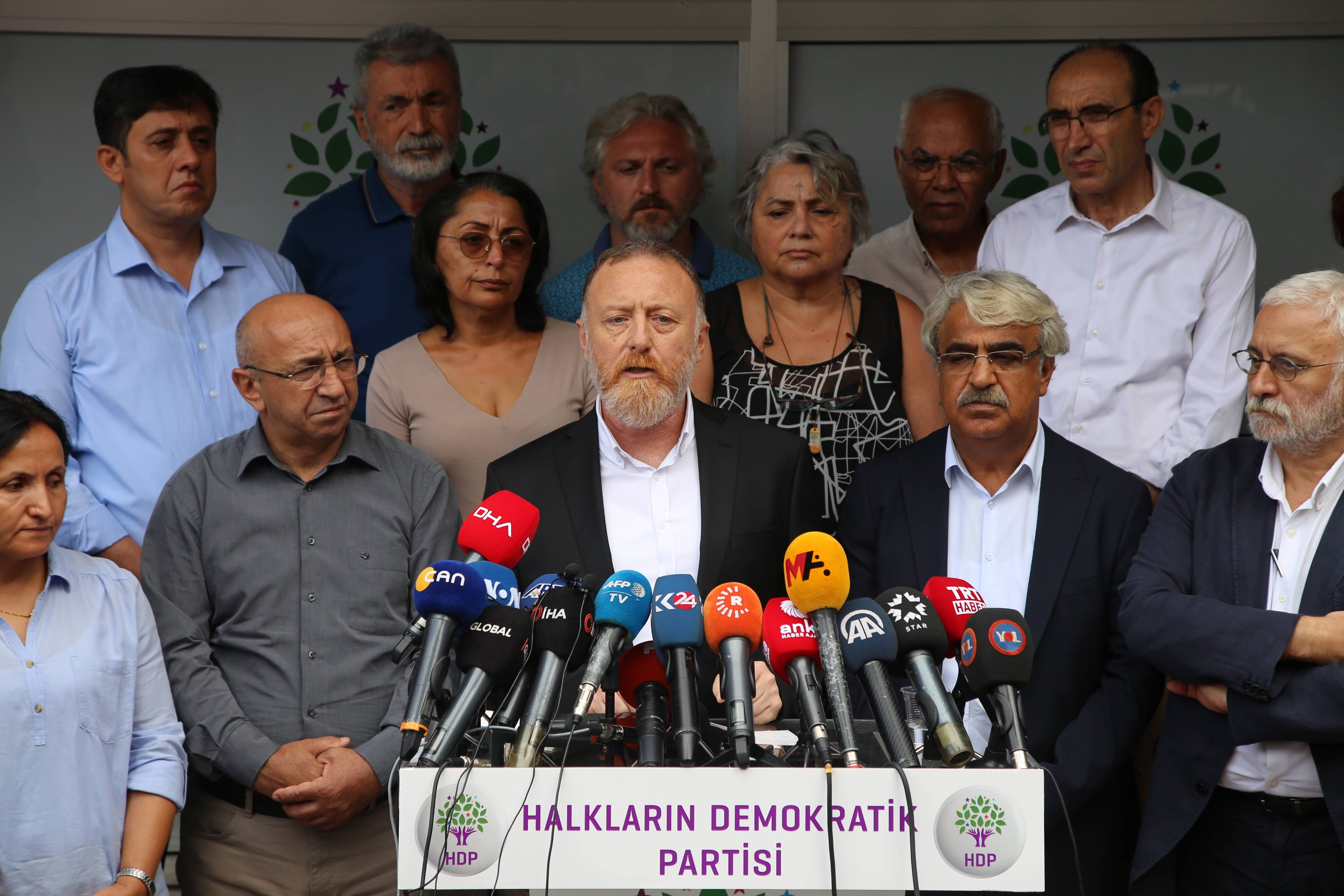 Temelli: &#8220;İradelere sahip çıkma zamanıdır; gelin bu soysuz siyasete karşı yan yana duralım&#8221;