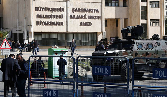 30 barodan kayyum tepkisi: &#8220;Halk iradesine karşı gerçekleştirilen sivil darbe&#8221;