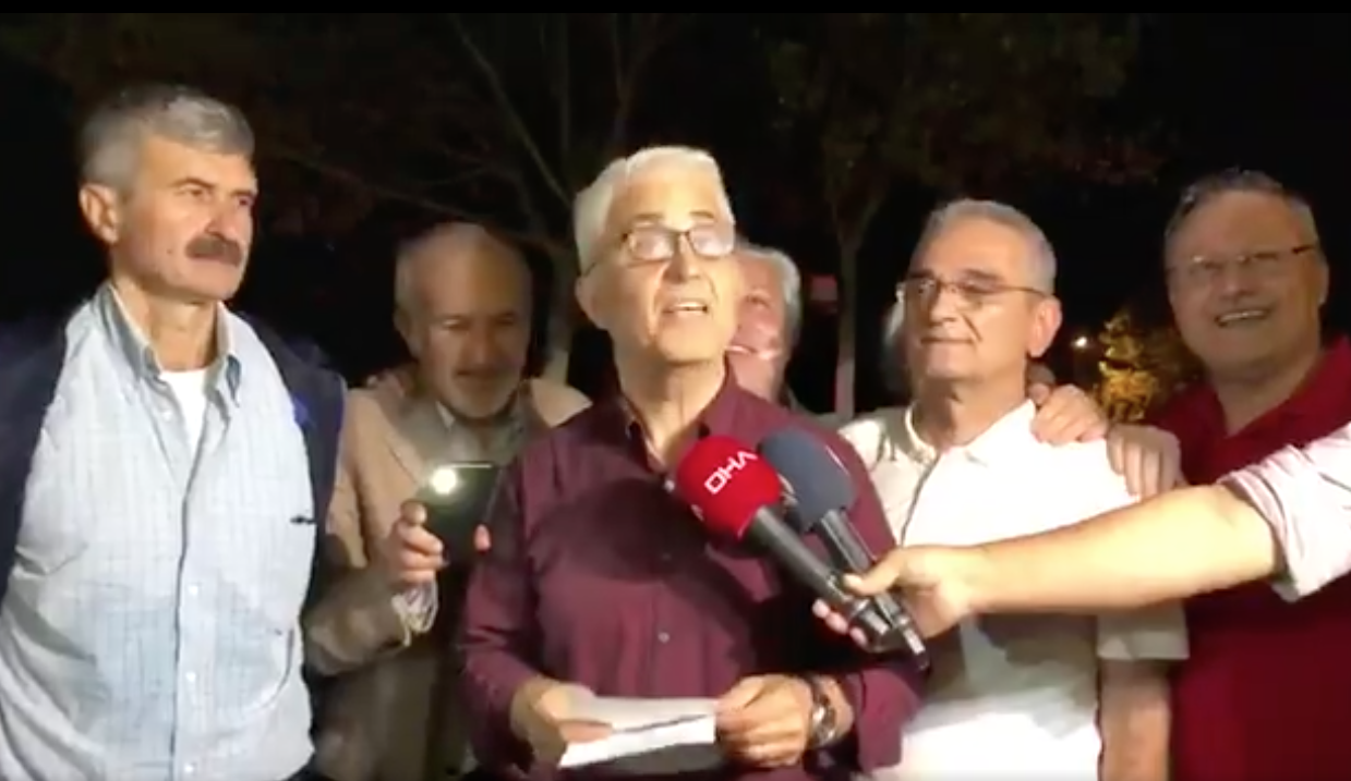 Cumhuriyet emekçileri Yargıtay kararı ile serbest: &#8220;Her şeyin mizah olduğu bir dönemden geçiyoruz&#8221;