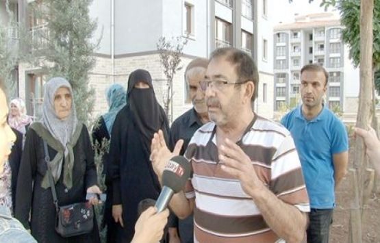 TOKİ&#8217;nin yaptığı konutlar &#8216;iflas&#8217; sebebiyle bitmeden teslim edildi: “Etraf pislikten geçilmiyor, çocuklar hasta oldu”