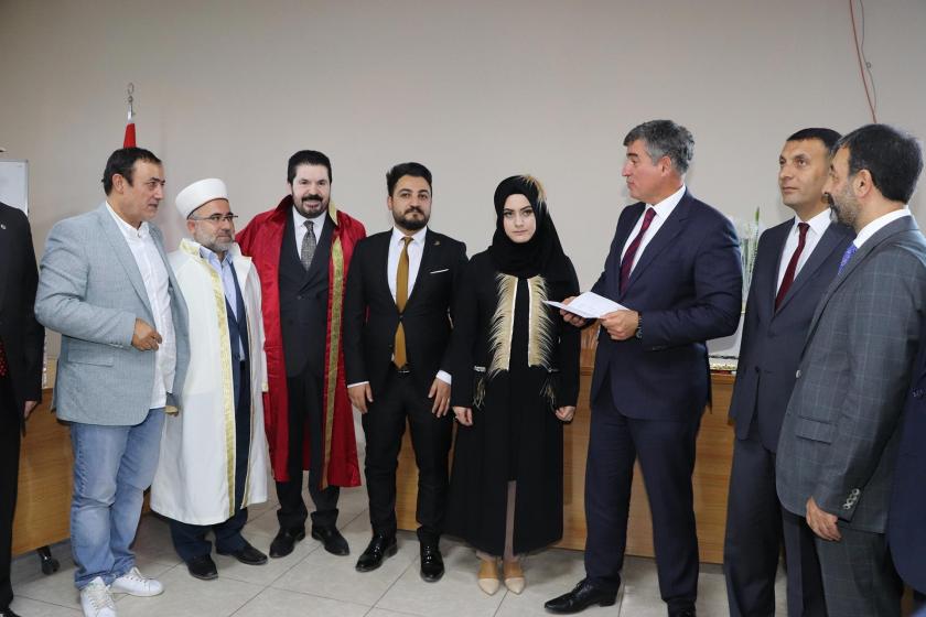Feyzioğlu şahitliğinde, Savcı Sayan dini ve resmi nikahı birlikte kıydırdı