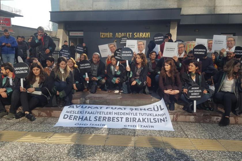 Tutuklu Avukat Fuat Şengül için meslektaşları oturma eylemi yaptı