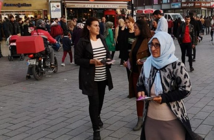 25 Kasım bildirisi dağıtan 7 kişi tutuklandı