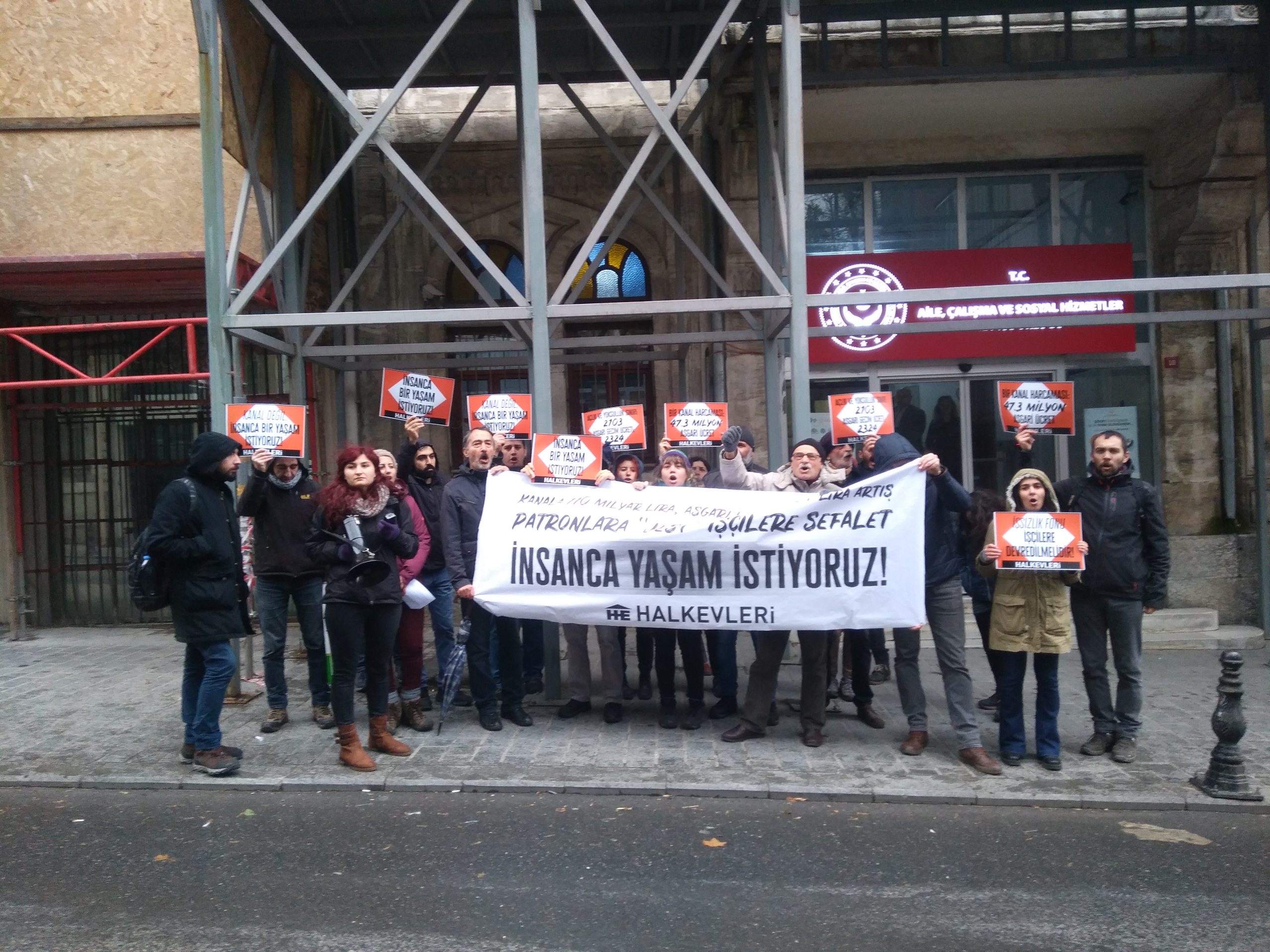 Halkevleri&#8217;nden asgari ücret eylemi: &#8220;Patronlara jest, işçilere sefalet&#8221;