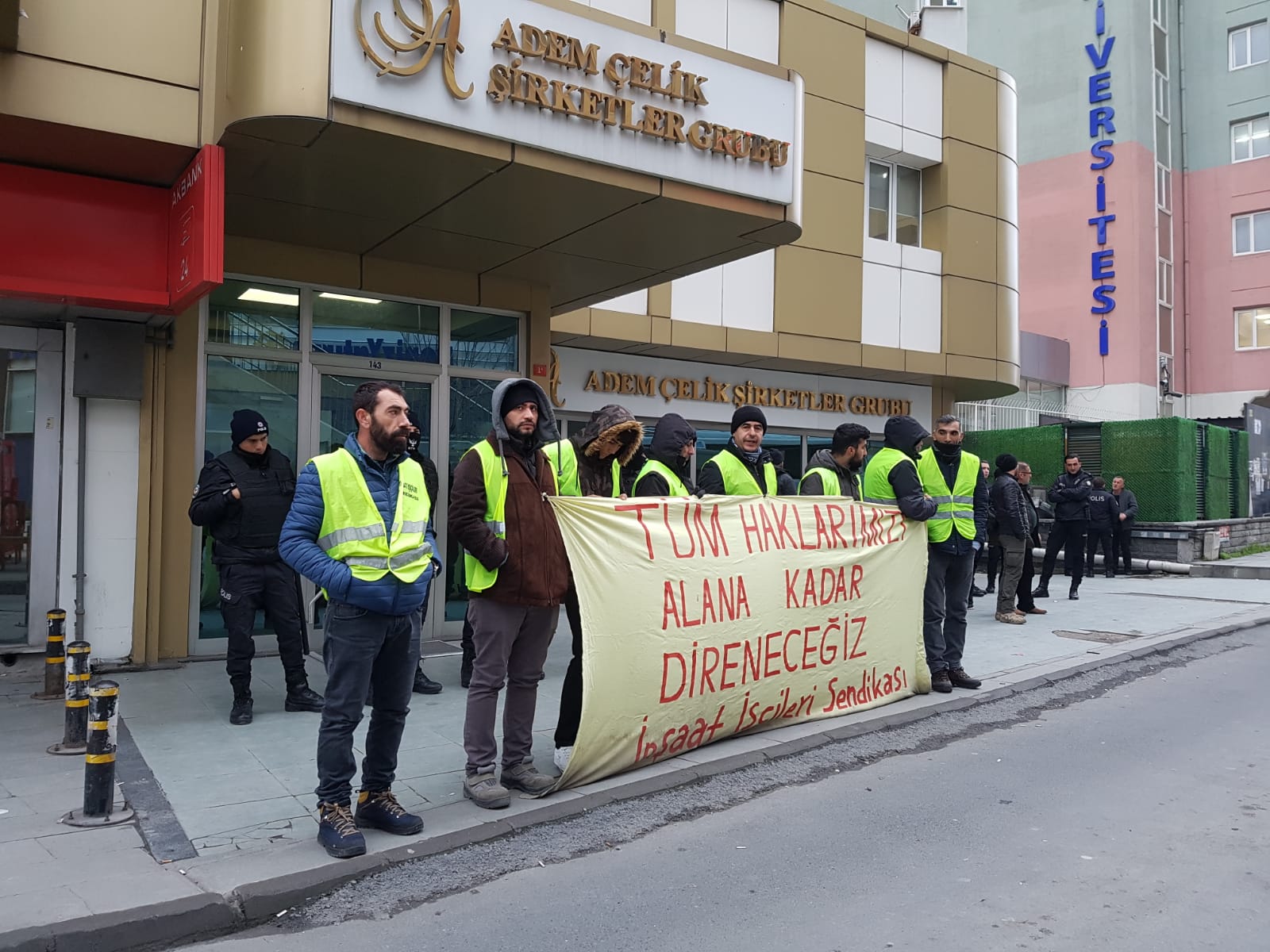 Avalon işçilerinin direnişi 33. gününde: Polis, bir işçiyi ve ses sistemini gözaltına aldı