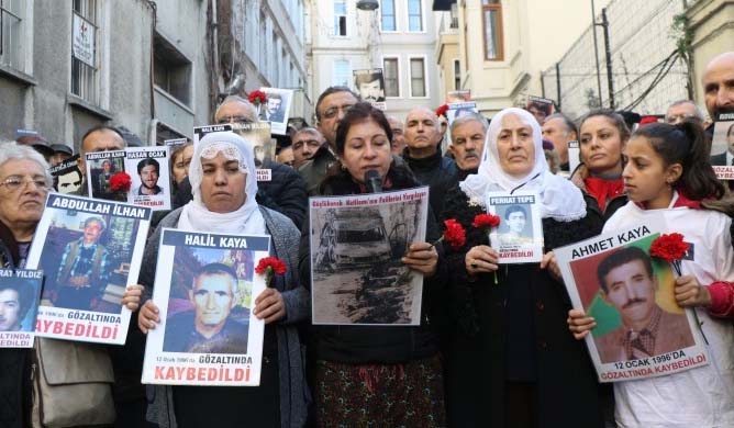 Cumartesi Anneleri&#8217;nden Güçlükonak hatırlatması: &#8220;Kemiklerimizi verin&#8221;