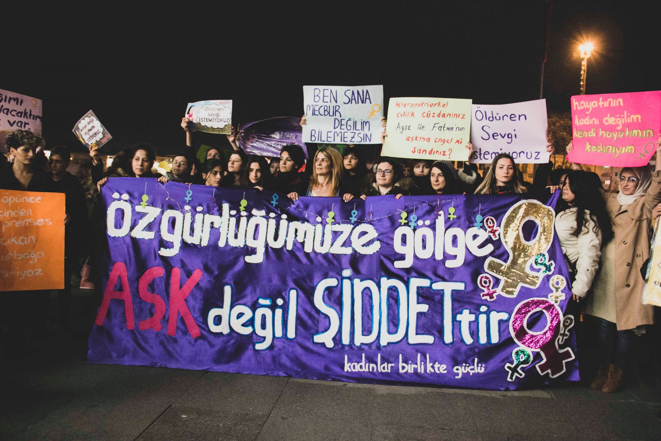 &#8220;Özgürlüğümüze gölge aşk değil, şiddettir&#8221;