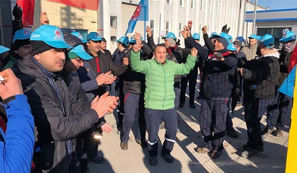 Fabrika önünde çiftetelliyle protesto: Bodo Bode işçisi şalter indirdi