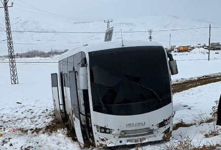 Ağrı&#8217;da Gürbulak Gümrük Müdürlüğü aracına saldırı