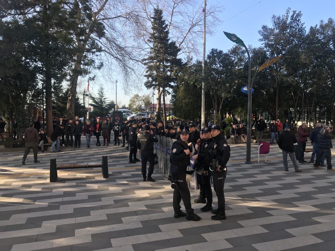 &#8220;Suriye&#8217;de ne işimiz var?&#8221; diyen Hopa halkına polis engeli