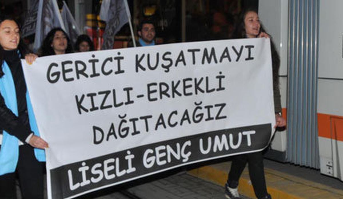Polis, liselilerin ailelerini karakola çağırıp tehdit etti: &#8220;Çocuğunuzu vazgeçirin bu işten yoksa bir sonraki uyarımız böyle olmaz&#8221;