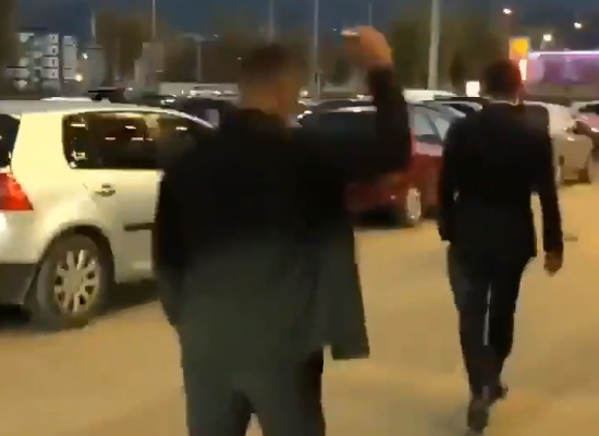 Restoranda yemek yediler, kaydeden yurttaşla dalga geçtiler: &#8220;AK Parti yalakaları, yandaşlar yiyorlar, içiyorlar; vatandaş ölsün..&#8221;