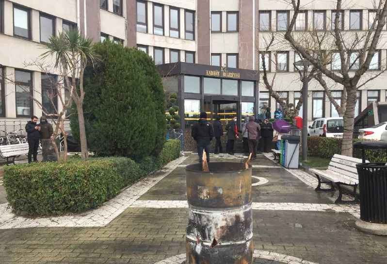 Kadıköy Belediyesi&#8217;ndeki grev işçilerin onayı olmaksızın bitirildi