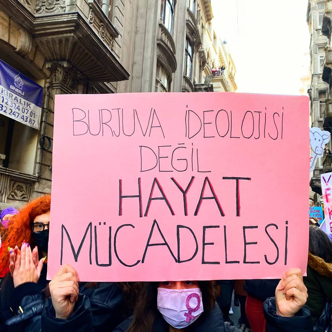 Feminizm ne renk? &#8211; Gizem Özçimen (Kadın Savunması)